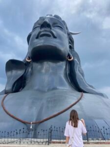 Shiva Statue bei Tageslicht