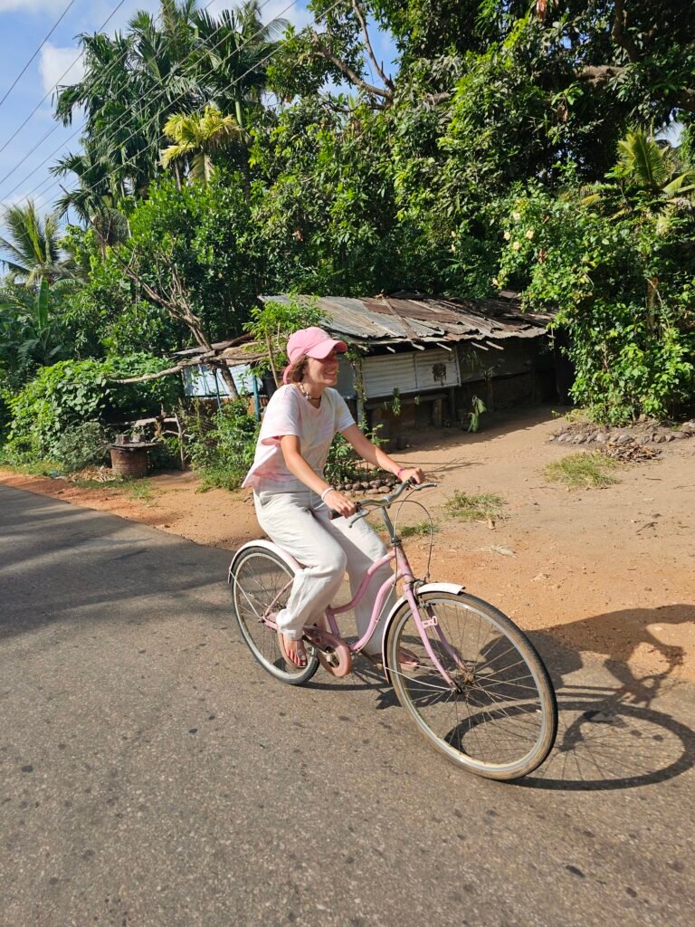 20240702_153459 Fahrrad fahren in Anuradhapura
